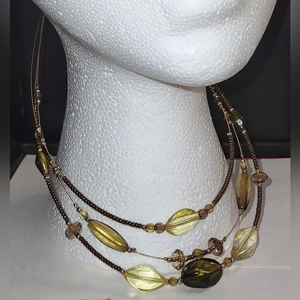 3-strand Wire Necklace Olivine Green Translucent Beads